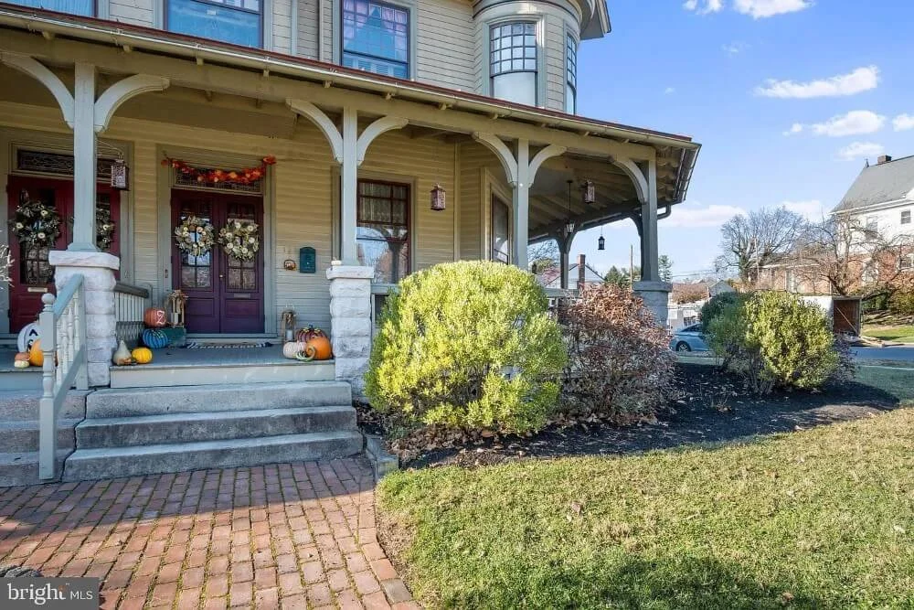 1892 Queen Anne house in Harrisburg, Pennsylvania - $429k | Old